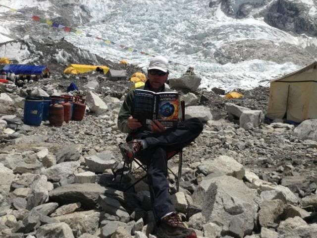 Tim Rippel of Peak Freak Expeditions reads Warpworld on Everest